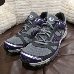Pearl Izumi Women's Athletic Shoes in Gray and Purple